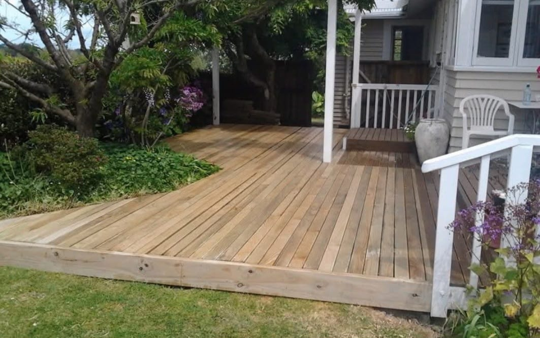 New Entertainer's Deck in Titirangi