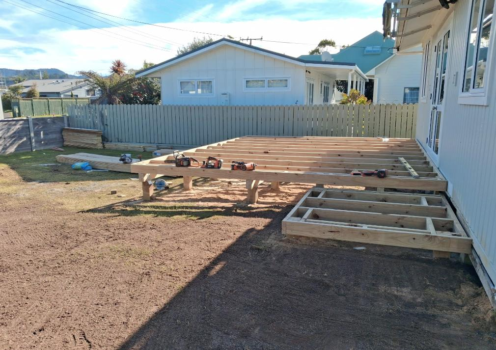 Professional timber deck construction by Andrew Shone